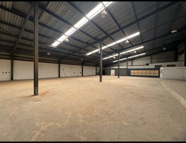 1,400M² WAREHOUSE FOR SALE IN LEA GLEN